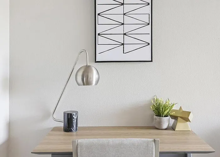 Landing Modern With Amazing Amenities Tempe
